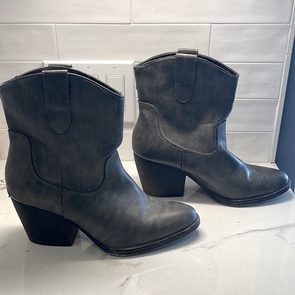 MADDEN GIRL Western Faux Leather Boots 8.5 - Picture 3 of 9